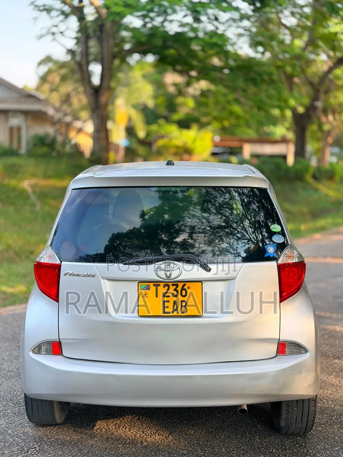 Toyota Ractis 2011 Silver