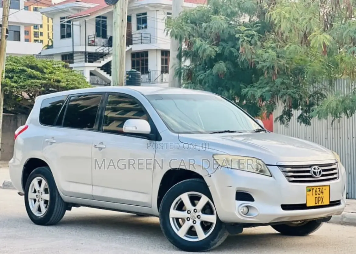 Toyota Vanguard 2010 Silver