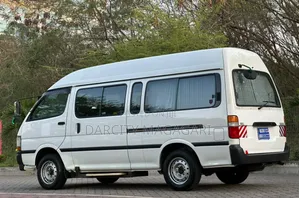 Toyota HiAce 2003 White