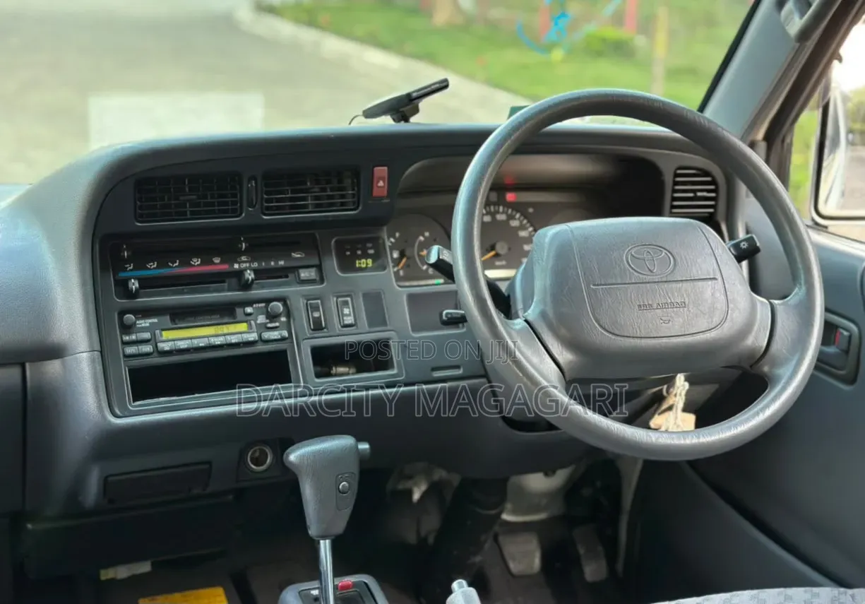 Toyota HiAce 2003 White