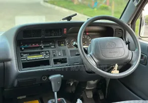 Toyota HiAce 2003 White