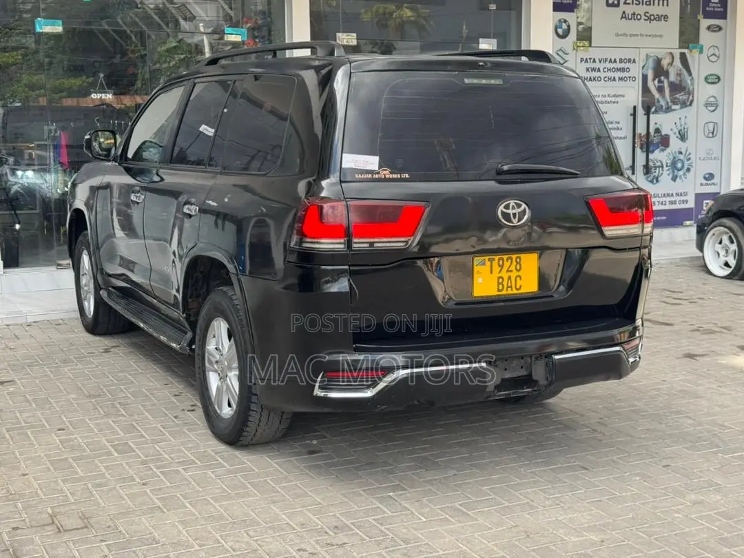 Toyota Land Cruiser 2022 Black