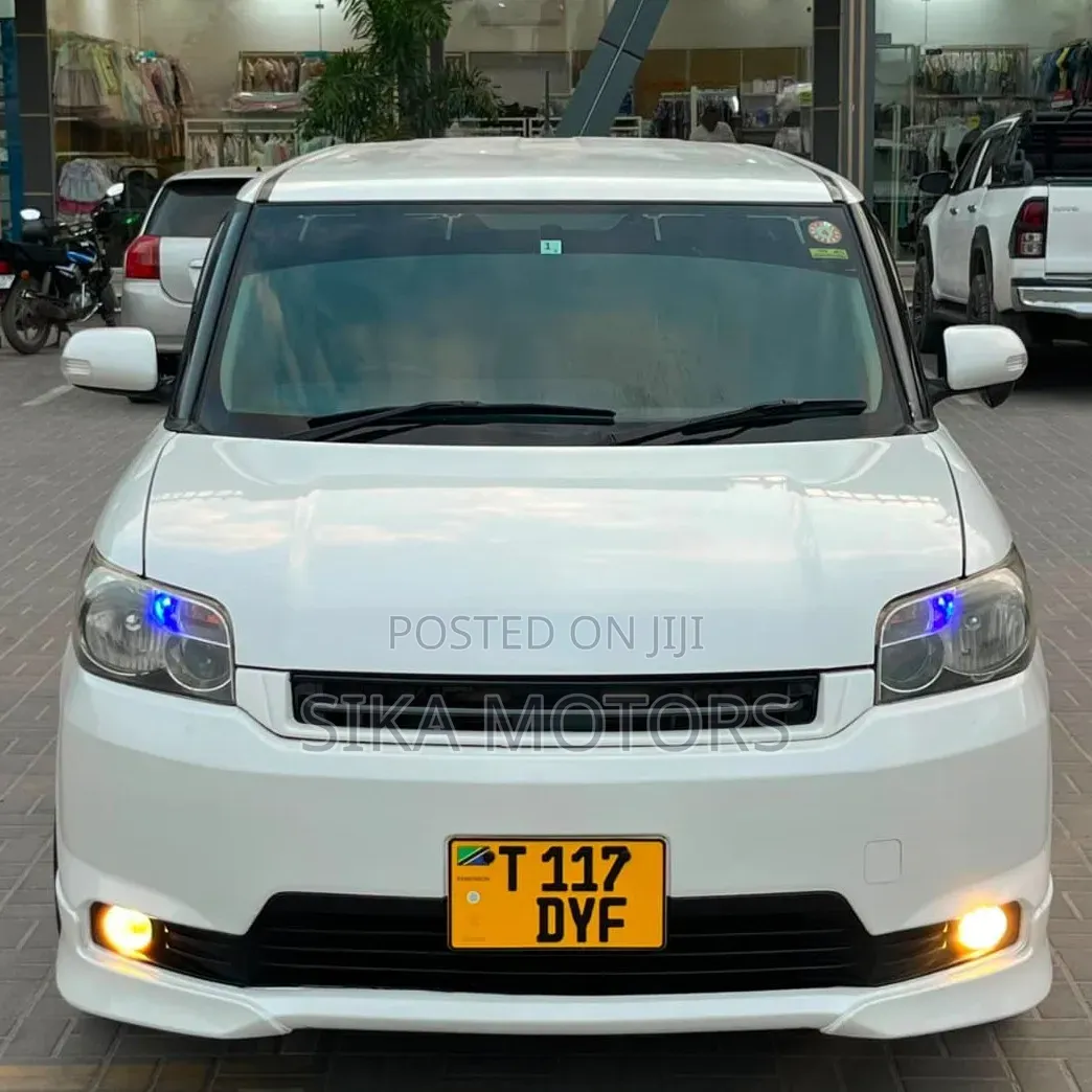 Toyota Corolla Rumion 2010 White