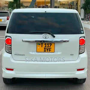 Toyota Corolla Rumion 2010 White