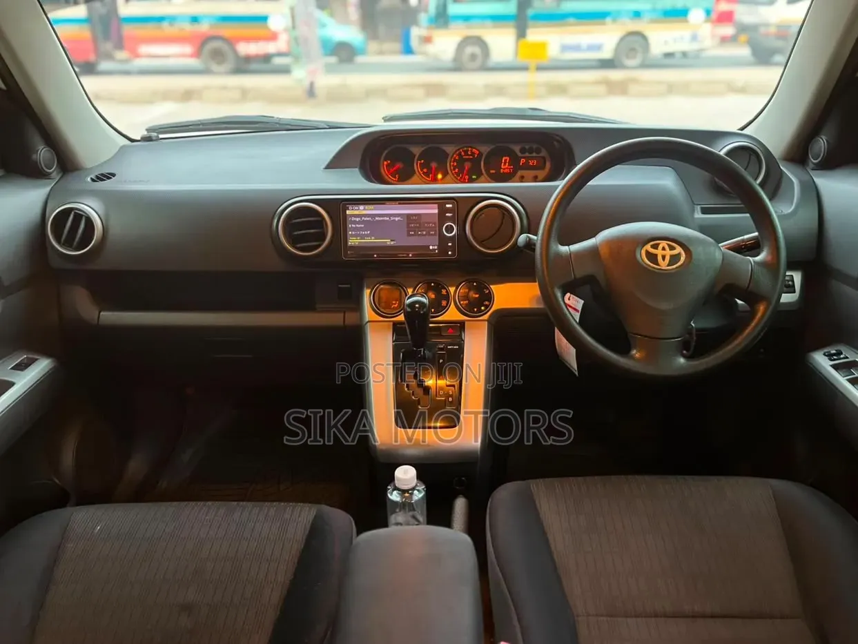 Toyota Corolla Rumion 2010 White