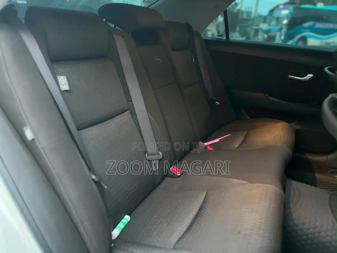 Toyota Crown 2011 Pearl