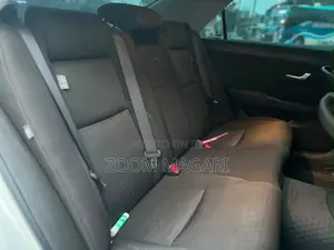 Toyota Crown 2011 Pearl