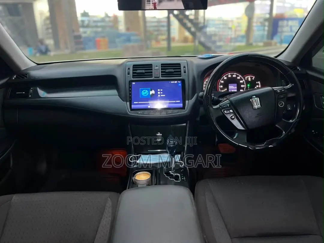 Toyota Crown 2011 Pearl