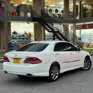 Toyota Crown 2011 Pearl