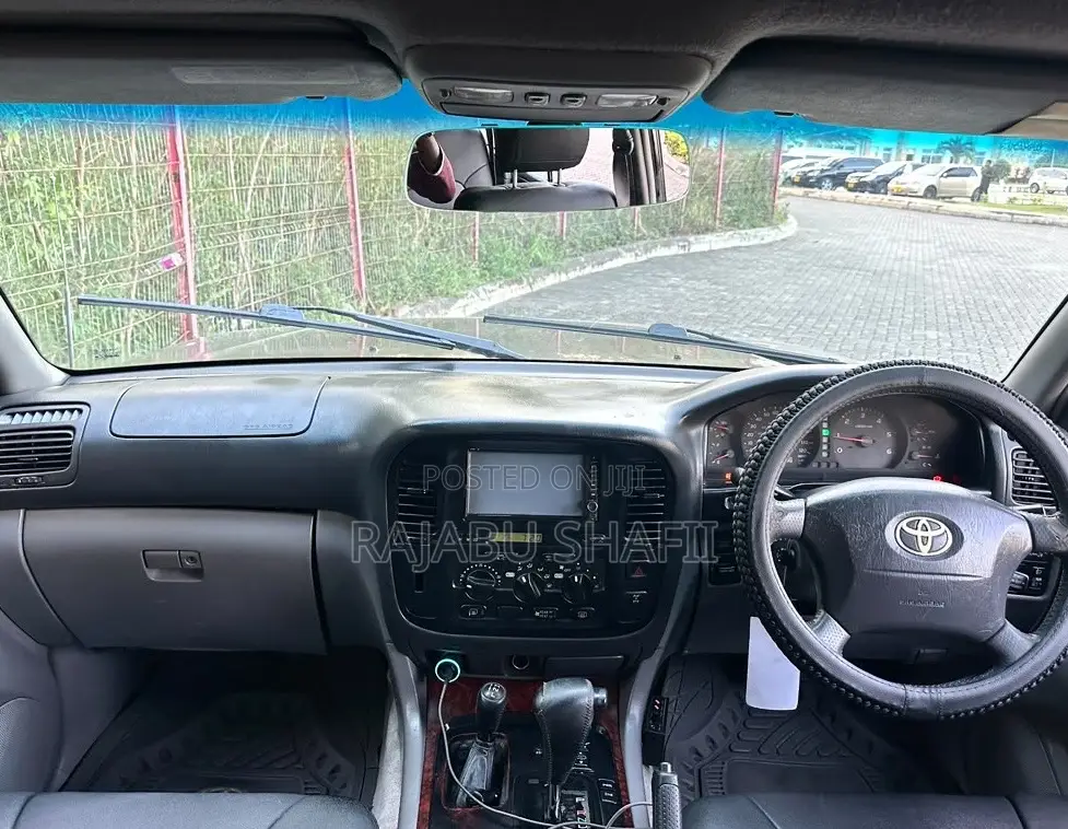 Toyota Land Cruiser 2001 Gray