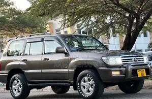 Toyota Land Cruiser 2001 Gray