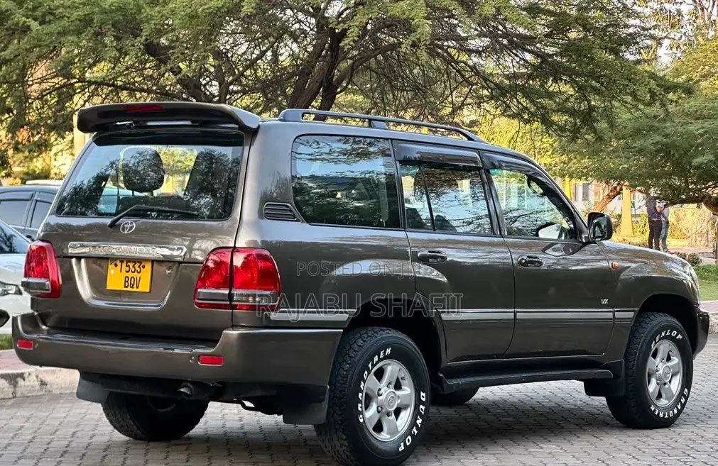 Toyota Land Cruiser 2001 Gray