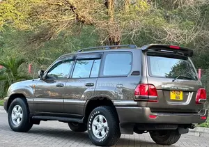 Toyota Land Cruiser 2001 Gray