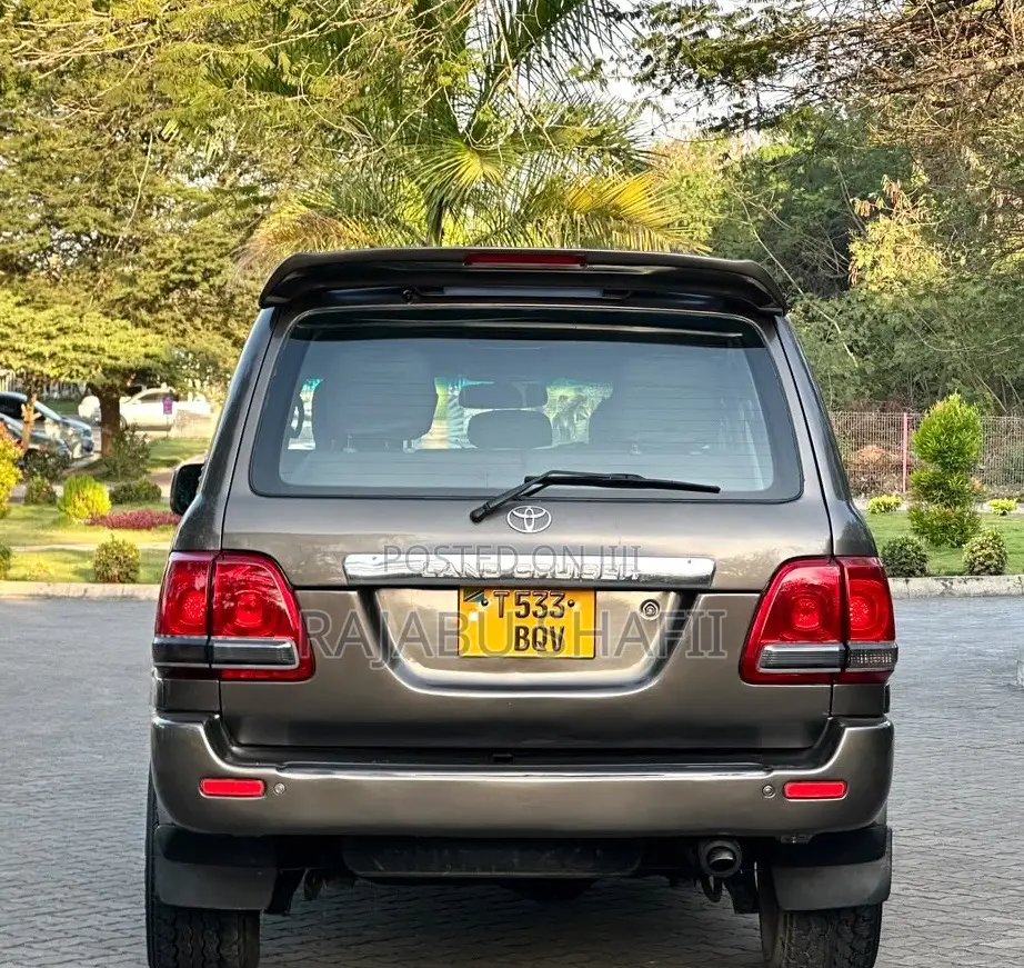 Toyota Land Cruiser 2001 Gray