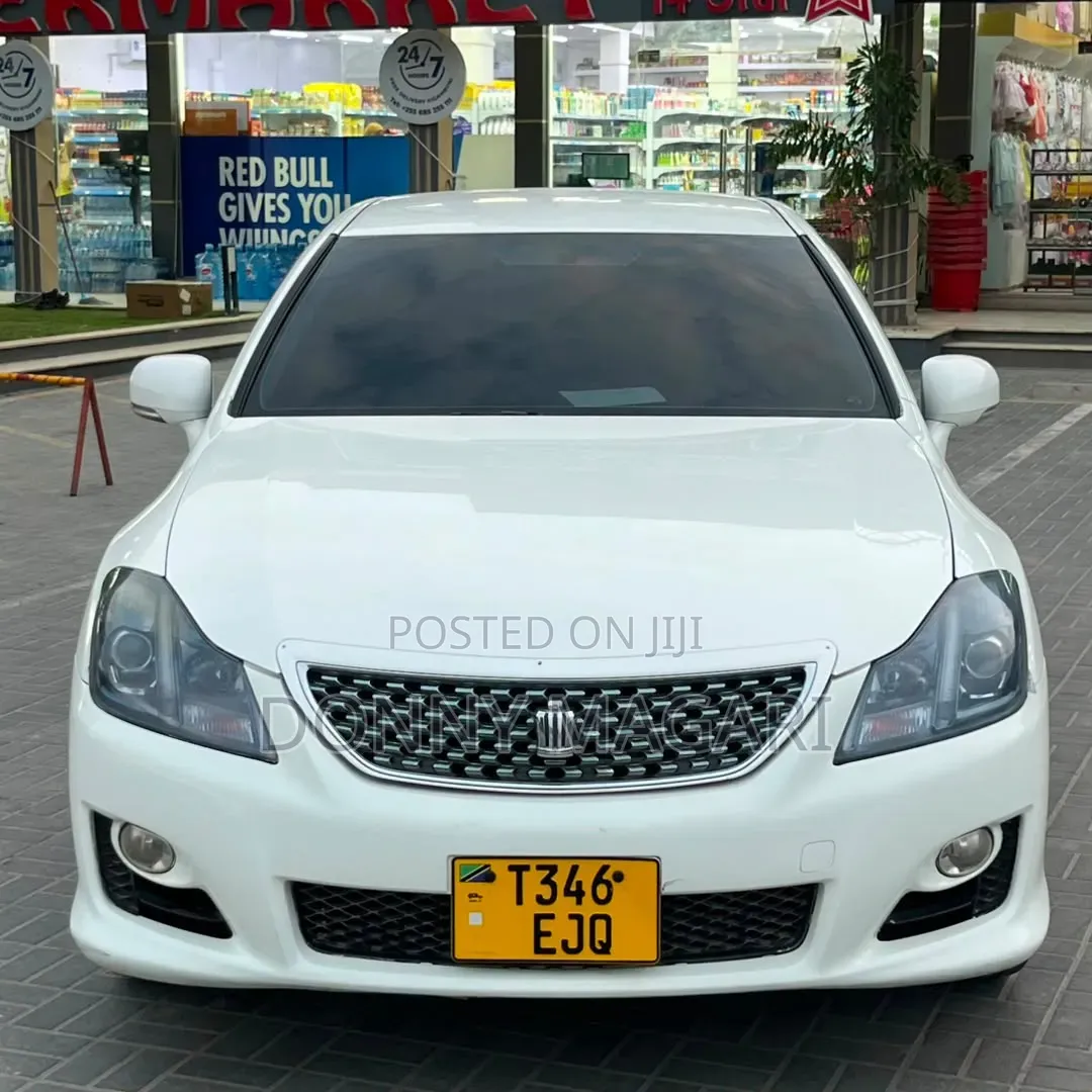 Toyota Crown 2010 White