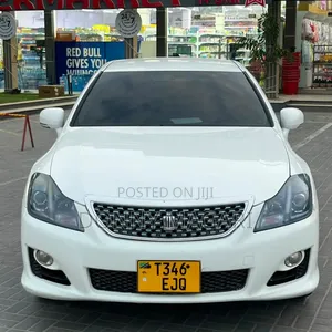 Toyota Crown 2010 White