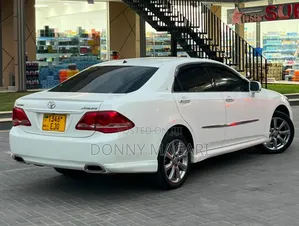 Toyota Crown 2010 White