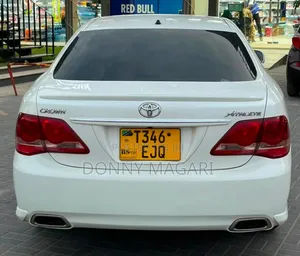 Toyota Crown 2010 White