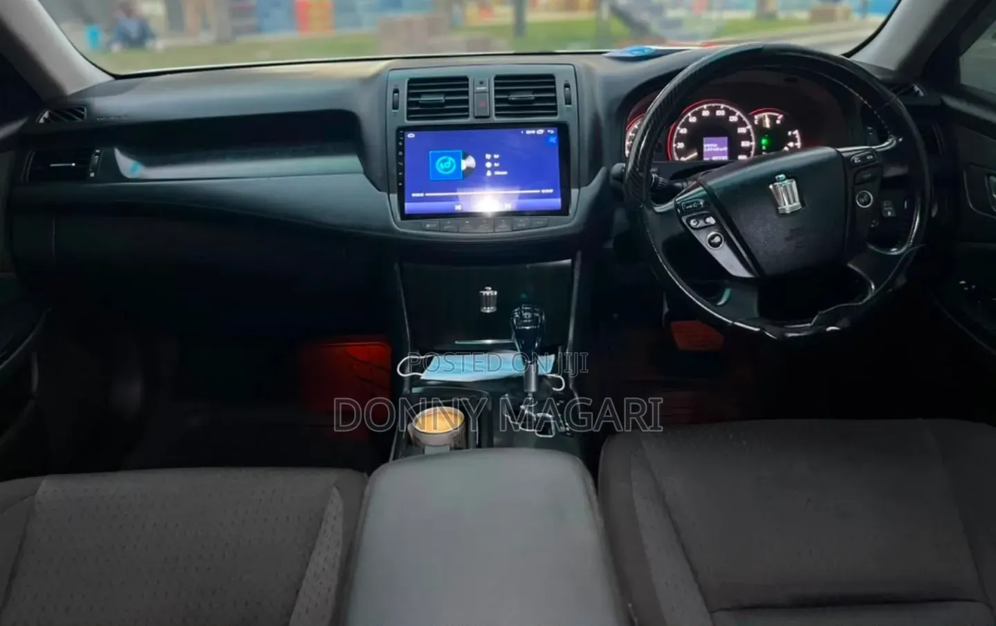 Toyota Crown 2010 White