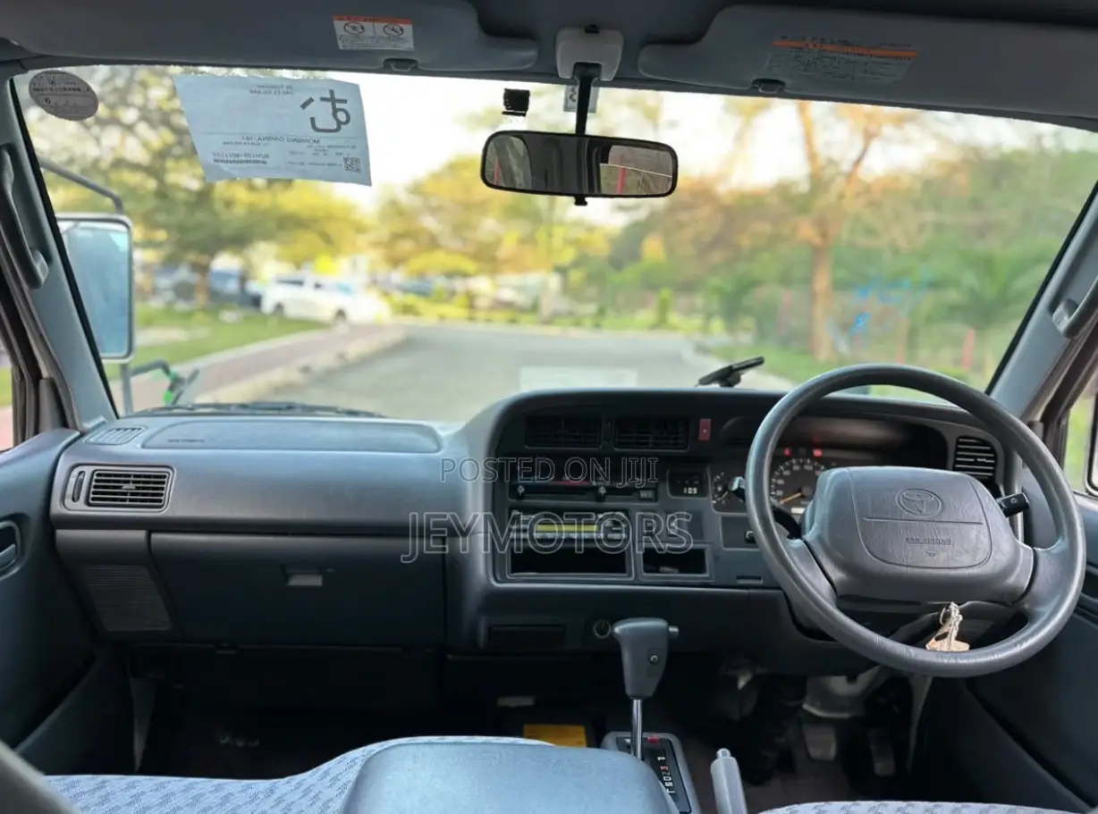 Toyota HiAce 2008 White