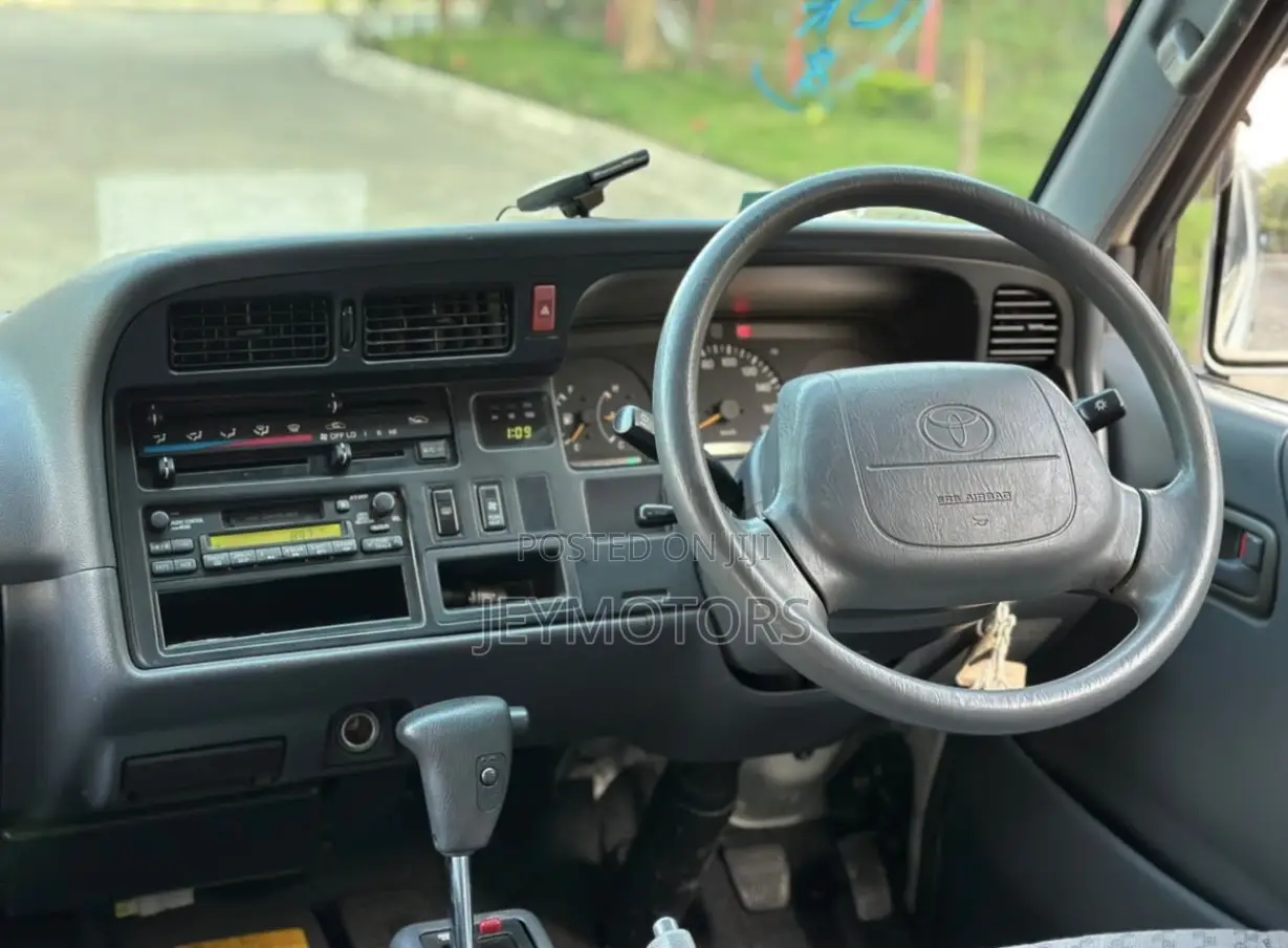Toyota HiAce 2008 White