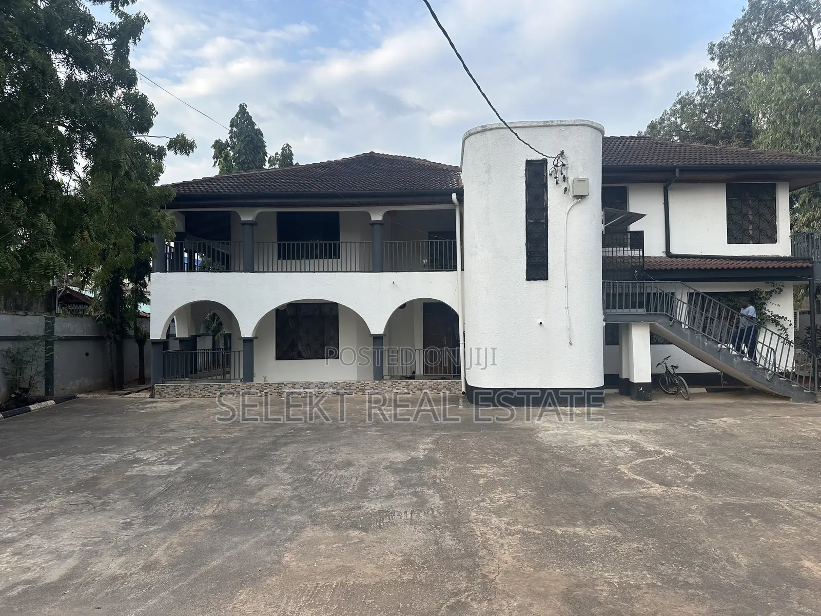 7bdrm House in Mikocheni for rent