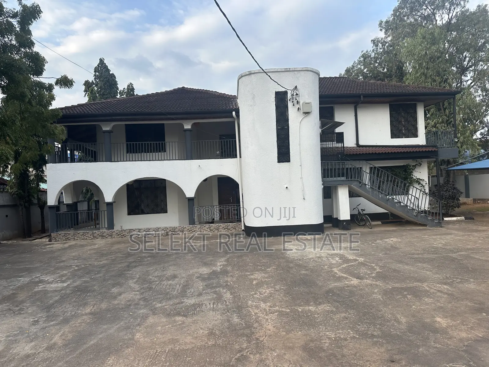 7bdrm House in Mikocheni for rent