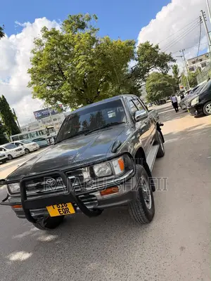 Toyota Hilux 1999 Gray