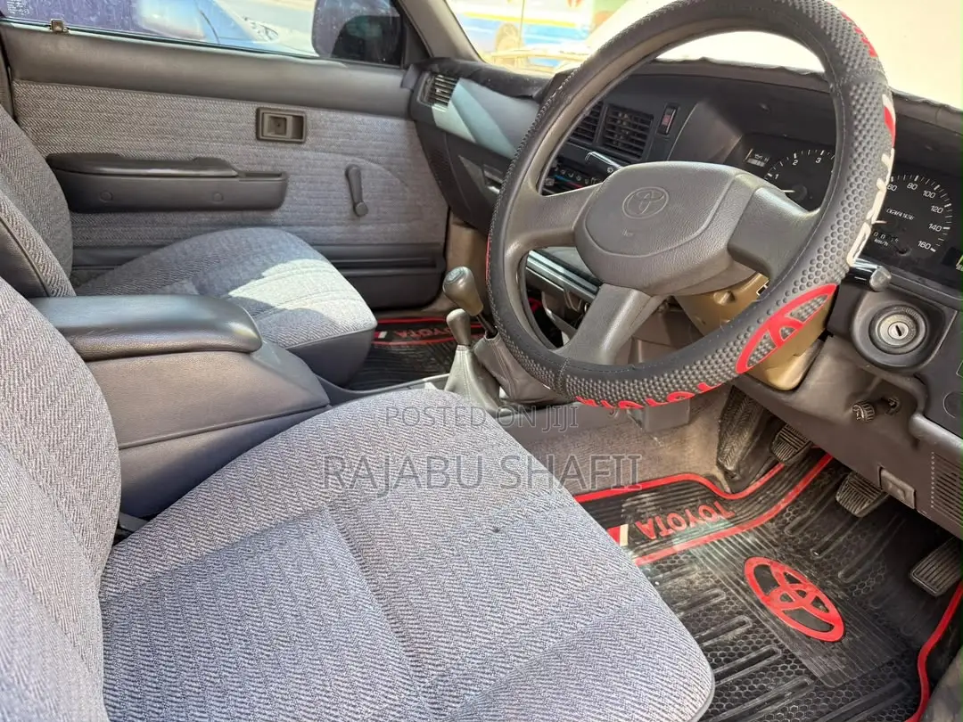 Toyota Hilux 1999 Gray