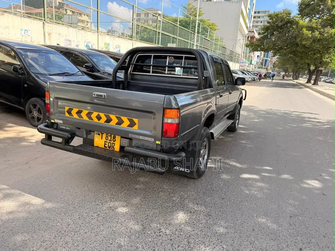 Toyota Hilux 1999 Gray