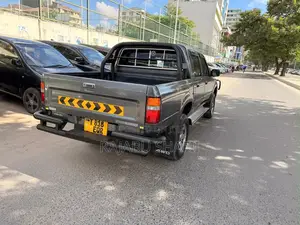 Toyota Hilux 1999 Gray