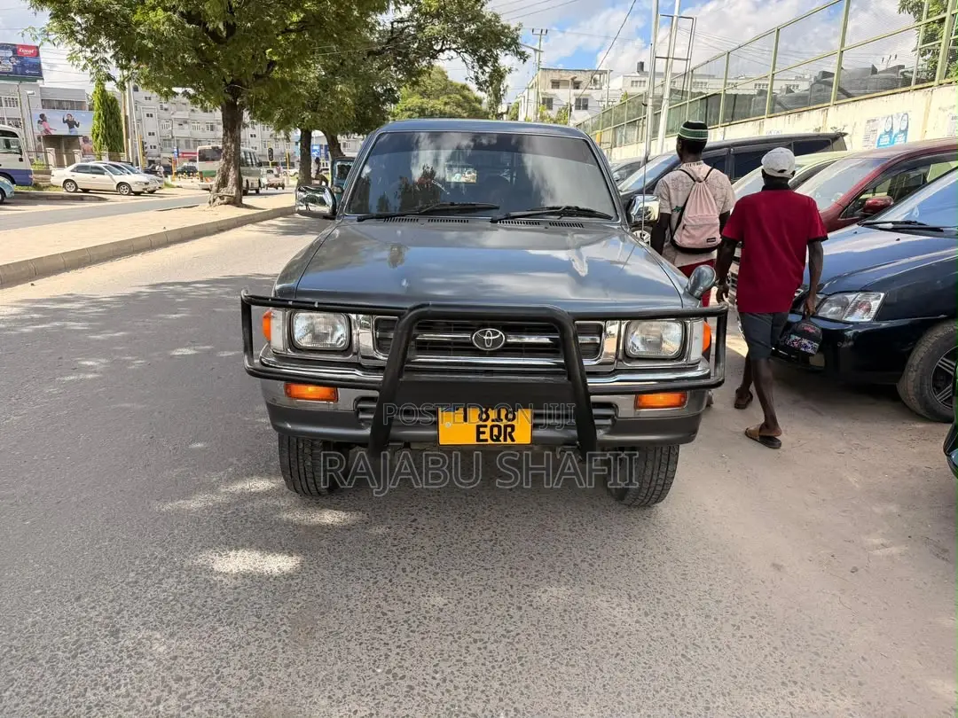 Toyota Hilux 1999 Gray
