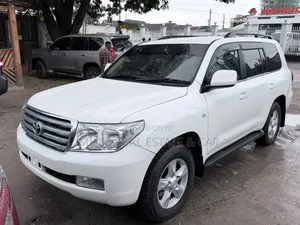 Toyota Land Cruiser 2010 White