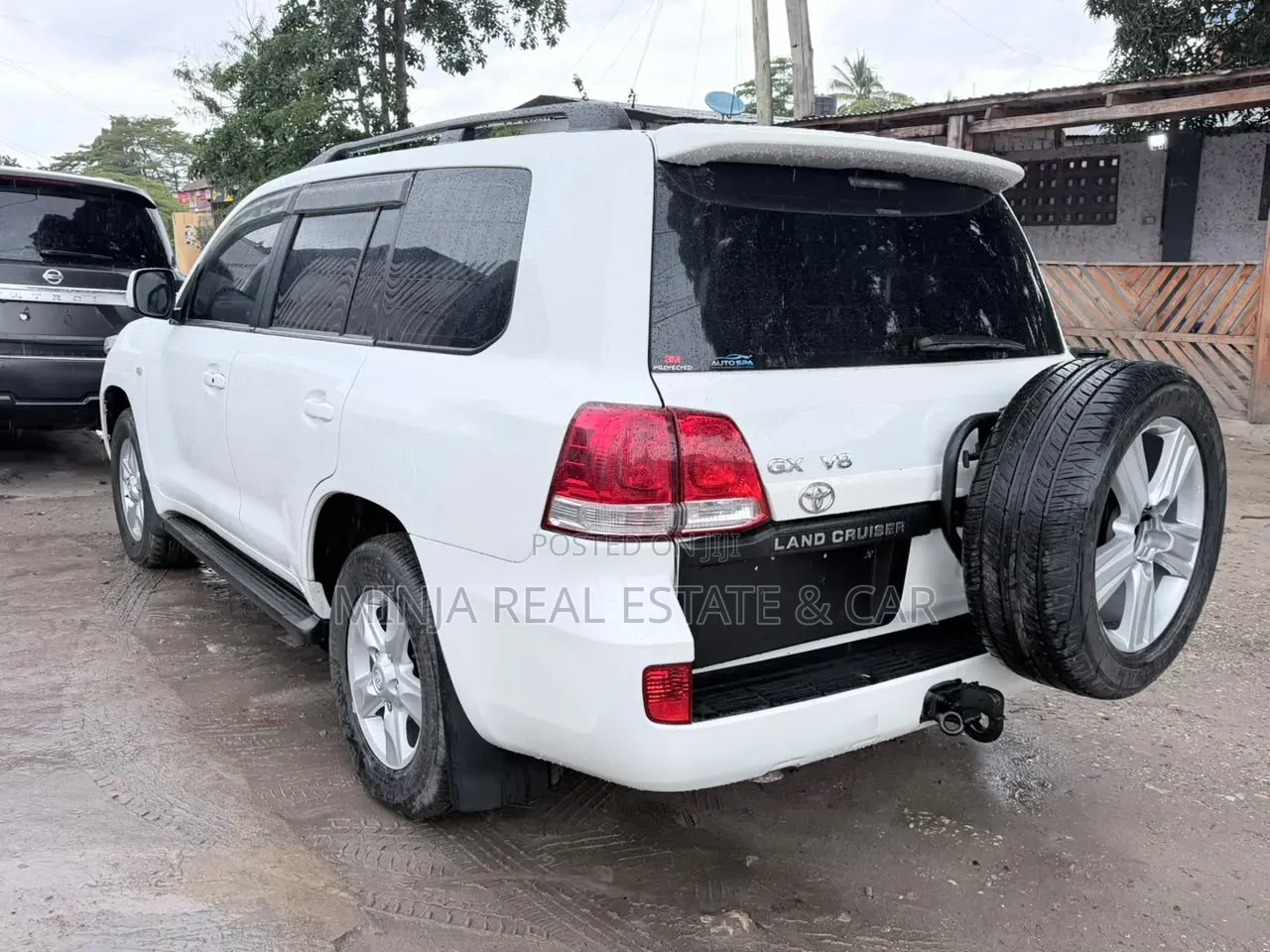 Toyota Land Cruiser 2010 White
