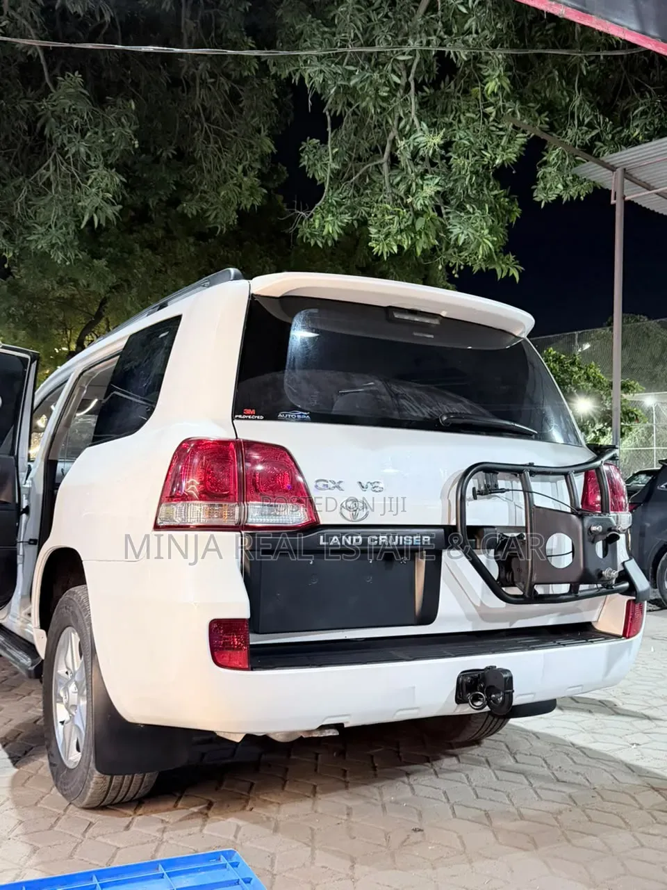 Toyota Land Cruiser 2010 White