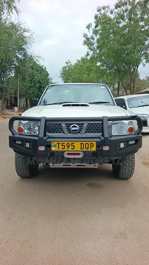 Nissan Hardbody 2009 White