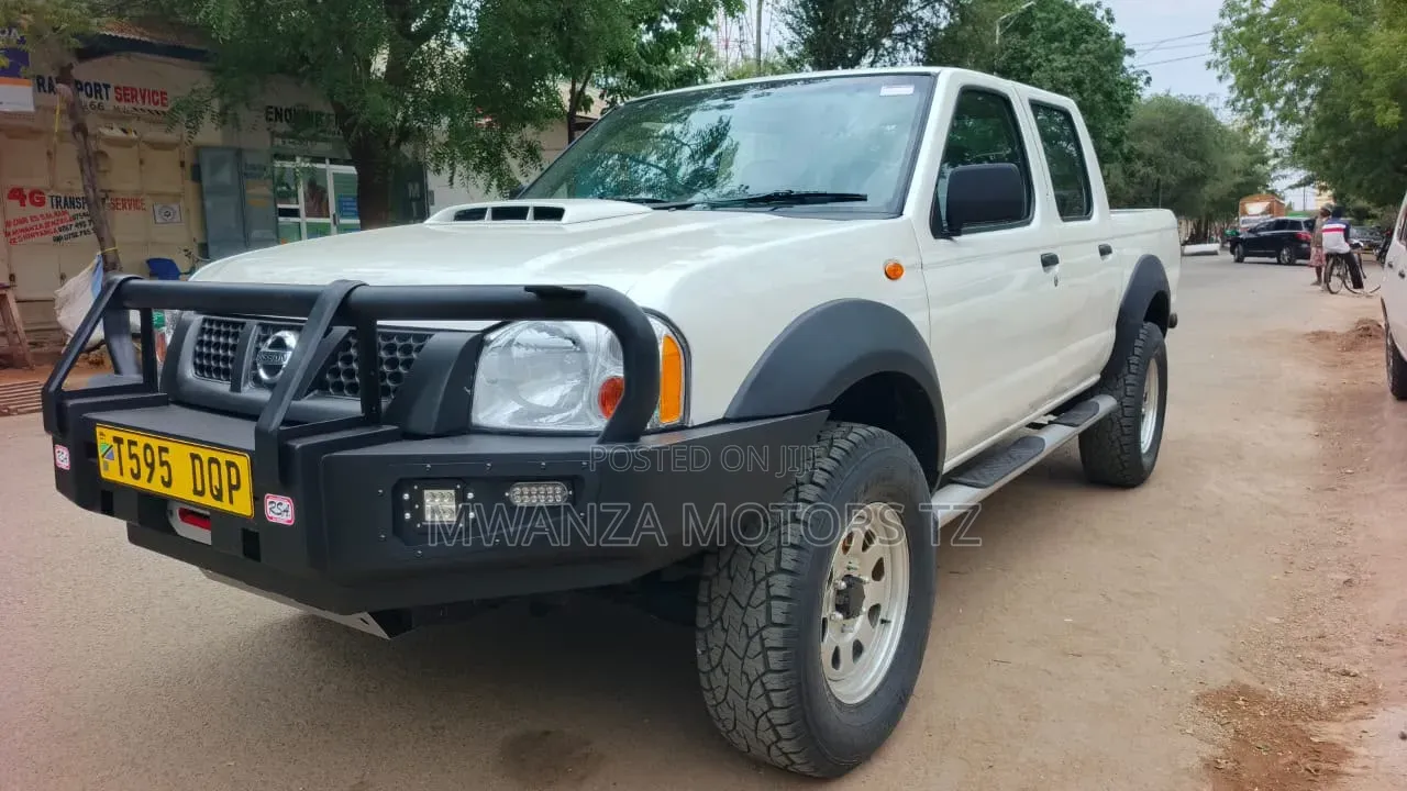 Nissan Hardbody 2009 White