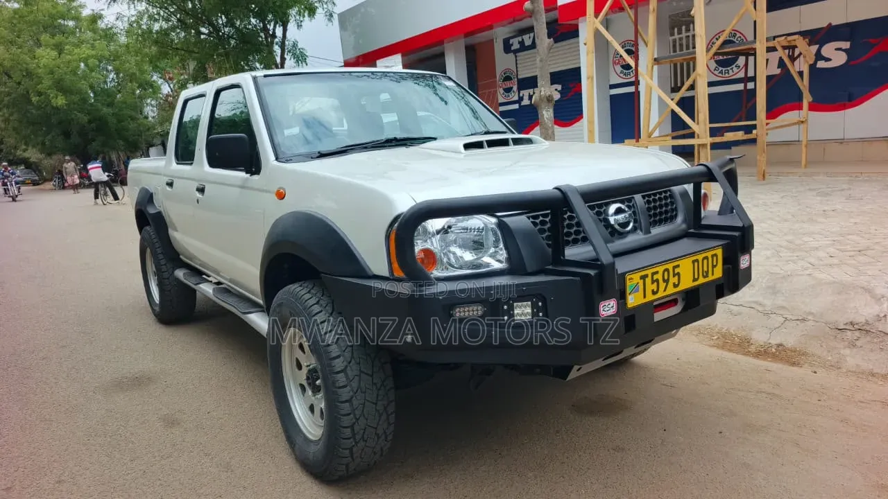 Nissan Hardbody 2009 White