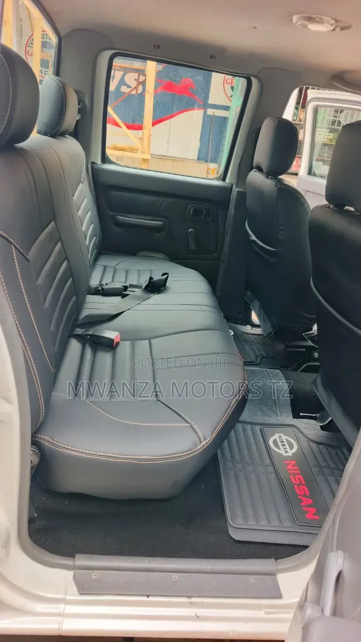Nissan Hardbody 2009 White