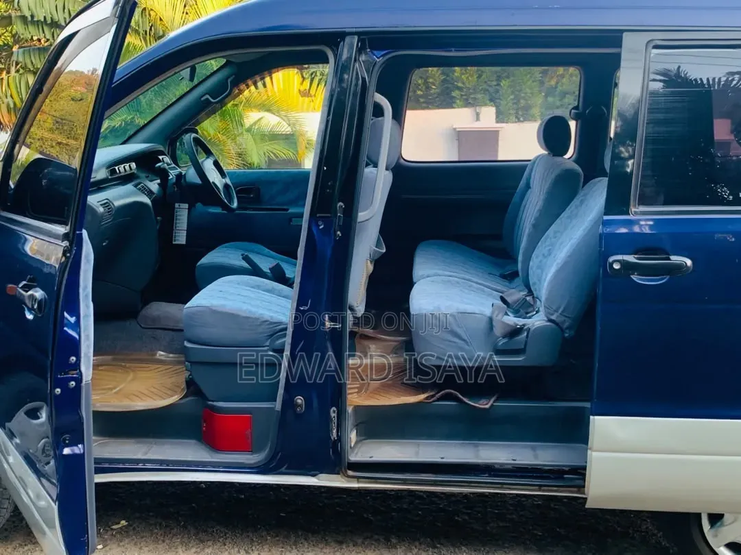 Toyota Noah 2002 Blue