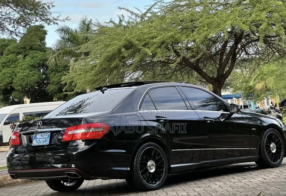 Mercedes-Benz E350 2012 Black