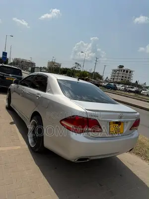 Toyota Crown 2011 Silver