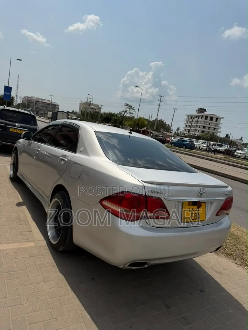 Toyota Crown 2011 Silver