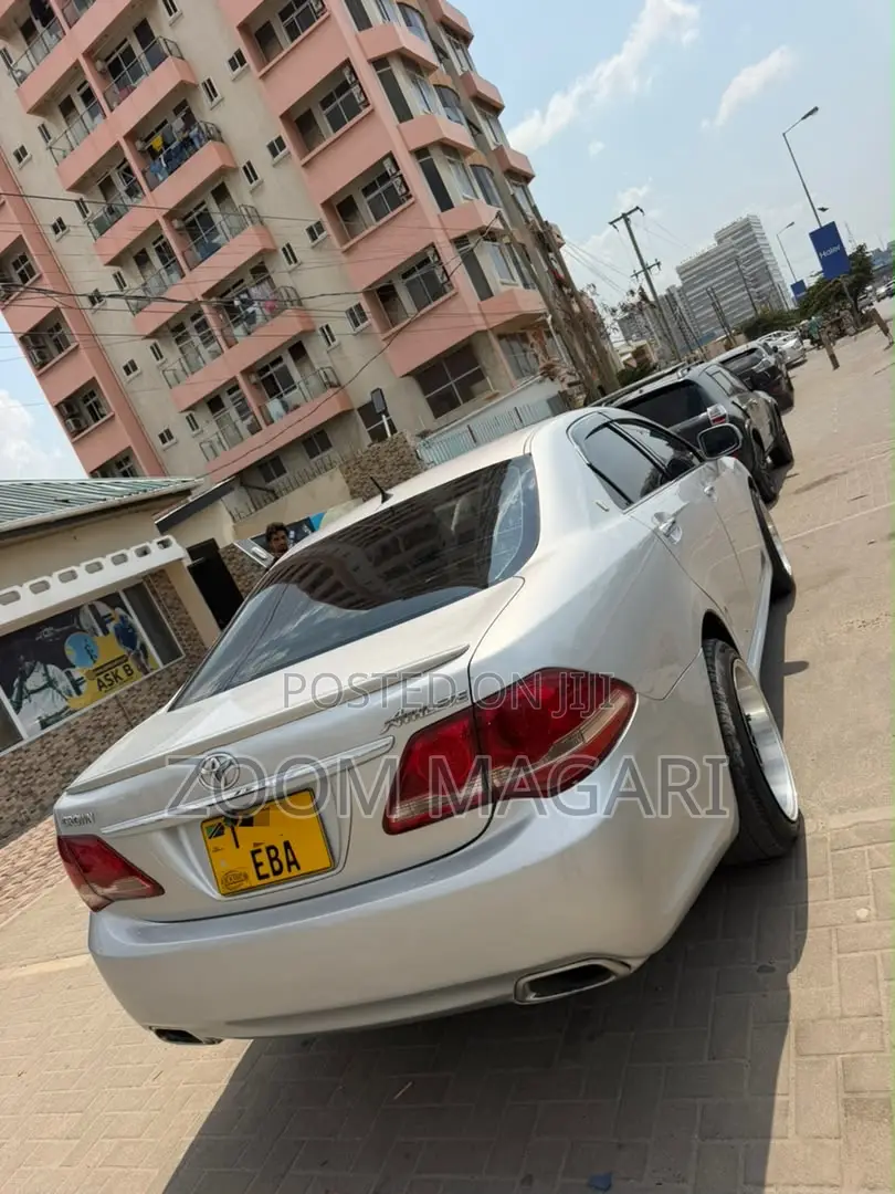 Toyota Crown 2011 Silver