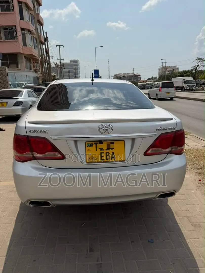 Toyota Crown 2011 Silver
