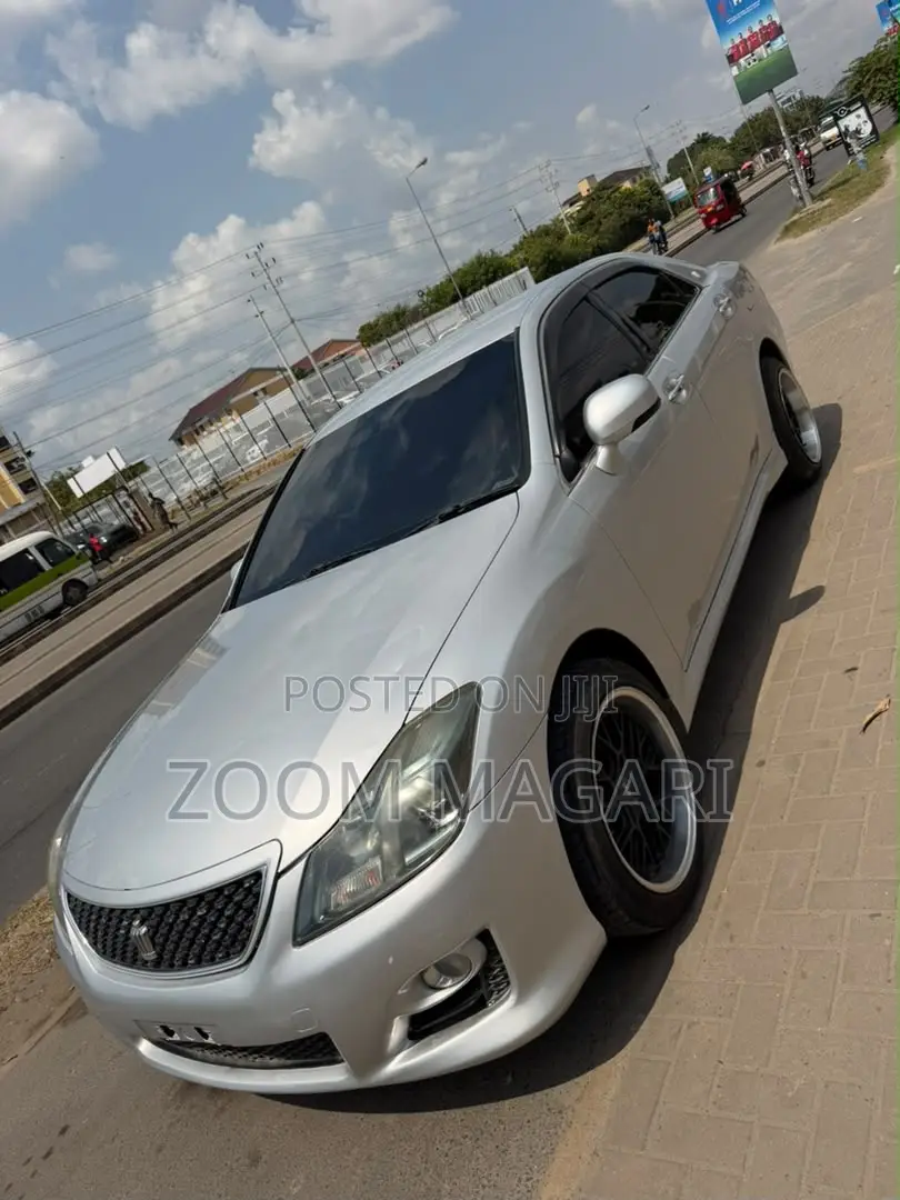 Toyota Crown 2011 Silver