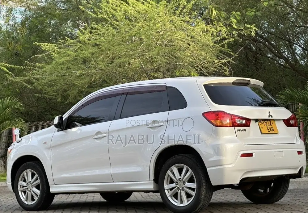 Mitsubishi RVR 2010 White