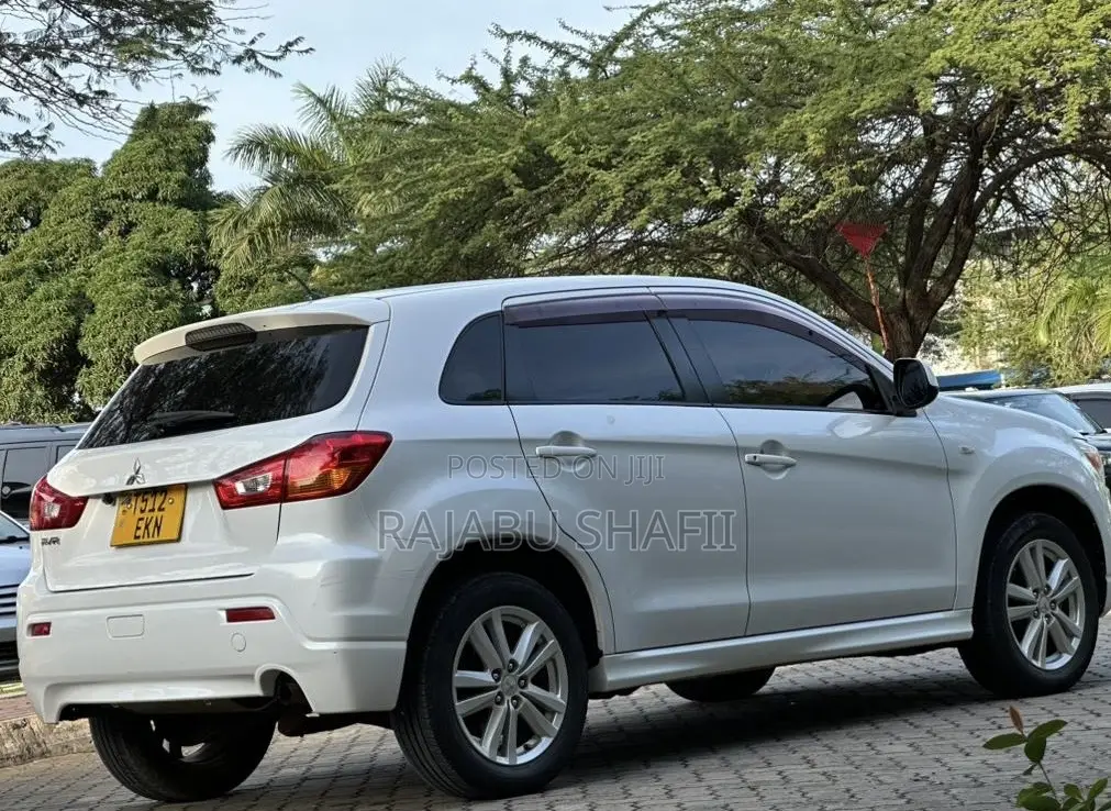 Mitsubishi RVR 2010 White