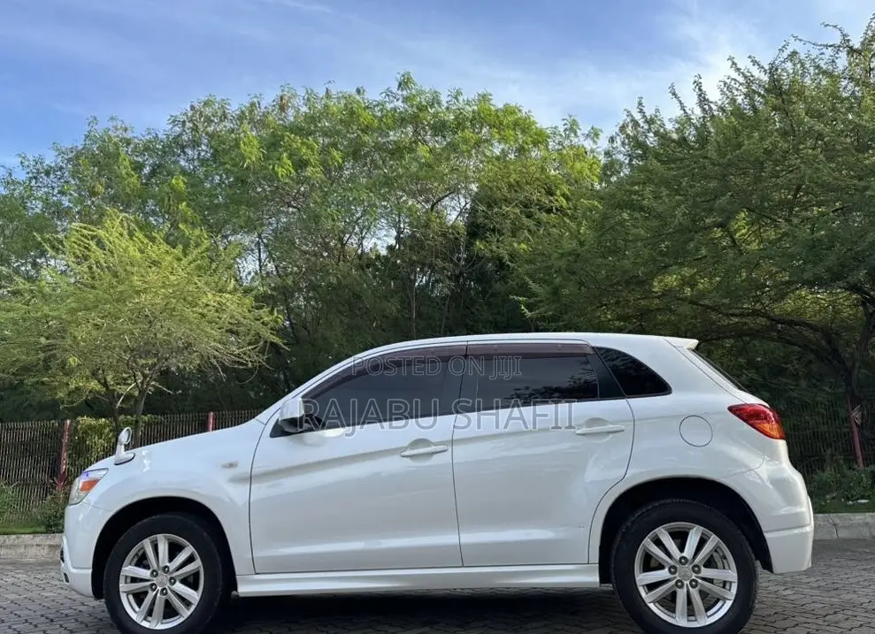 Mitsubishi RVR 2010 White