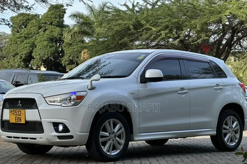 Mitsubishi RVR 2010 White
